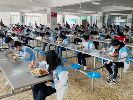 学校食堂图片